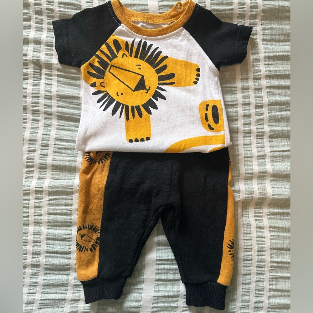 A-Roarable Baby Jogging Suit